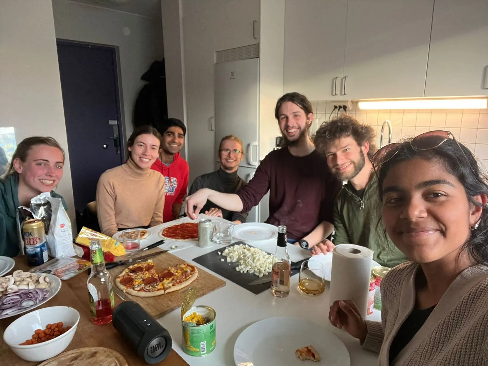 A housewarming pizza party for Lukas